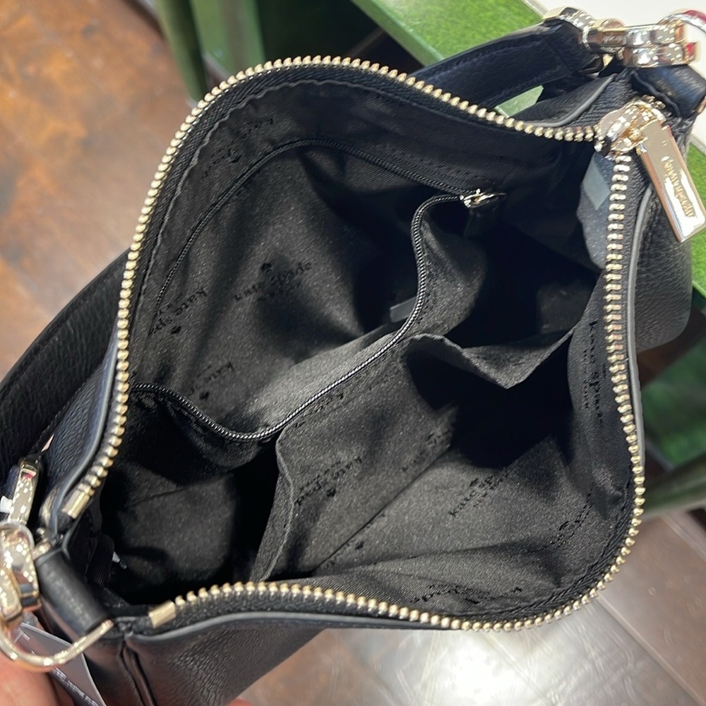 Kate Spade Rosie Shoulder Bag With Tech Attachment AirPod
Black
NWT - Picture 13 of 16